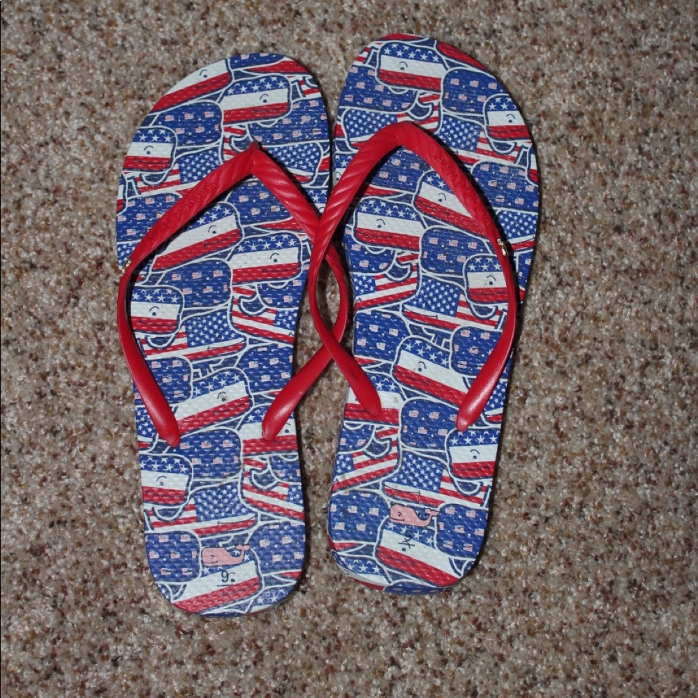 Vineyard vines holiday flip flops